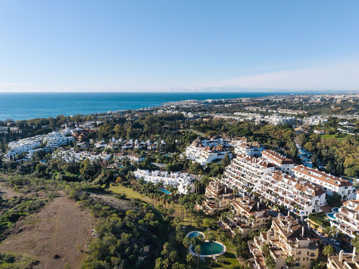 3 Bed Apartment for sale in The Golden Mile Costa Del Sol, Málaga, Spain