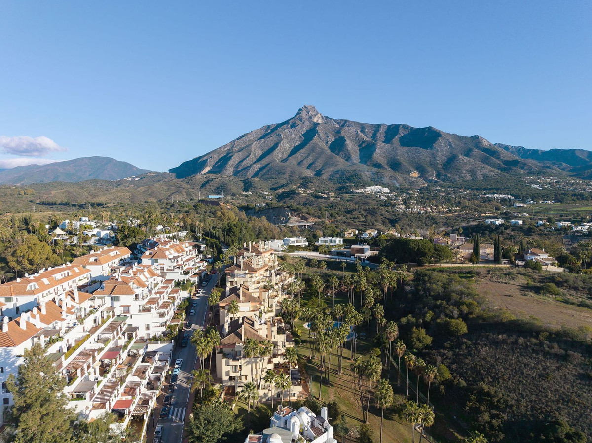 3 Bed Apartment for sale in The Golden Mile Costa Del Sol, Málaga, Spain