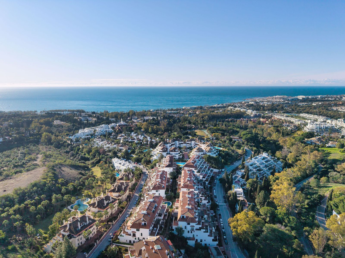 3 Bed Apartment for sale in The Golden Mile Costa Del Sol, Málaga, Spain