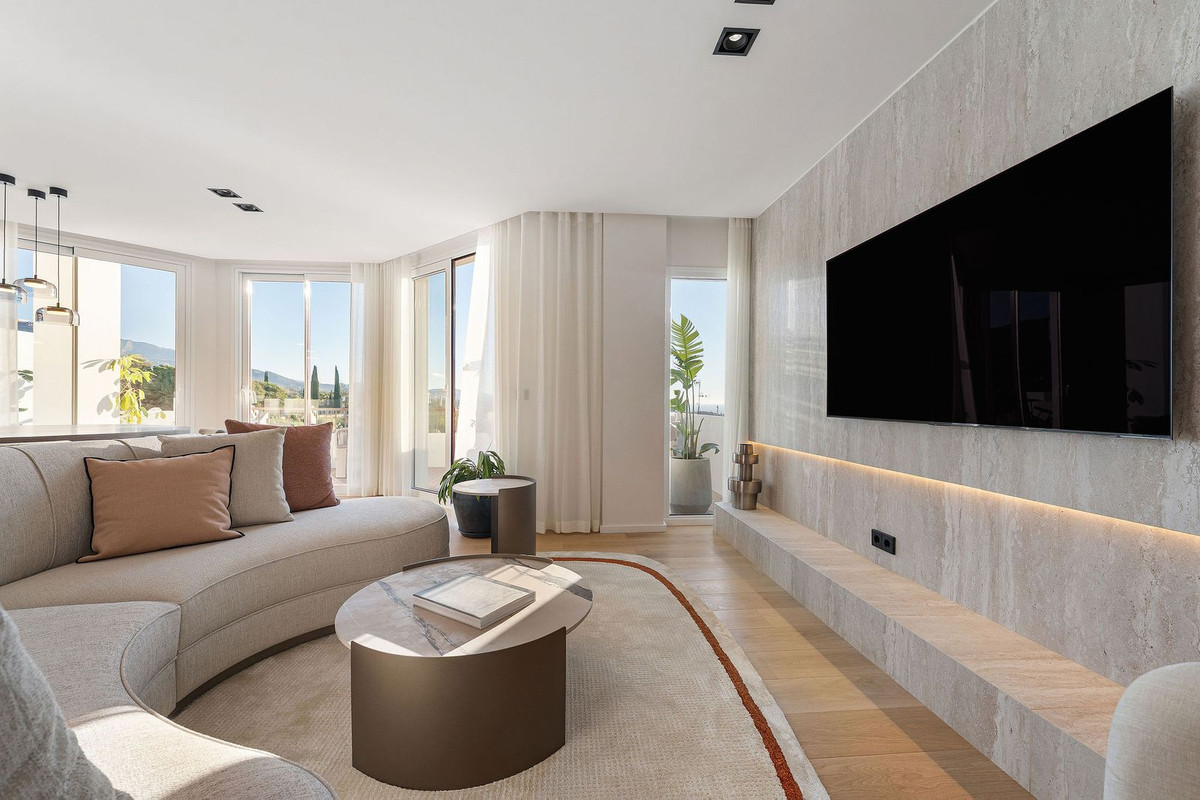 3 Bed Apartment for sale in The Golden Mile Costa Del Sol, Málaga, Spain