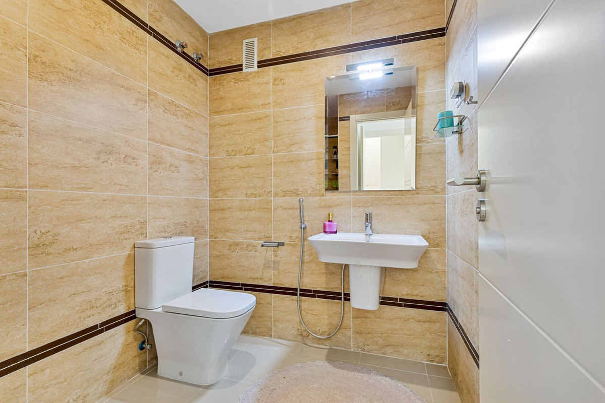 3 Bed Townhouse for sale in Los Pacos Costa Del Sol, Málaga, Spain