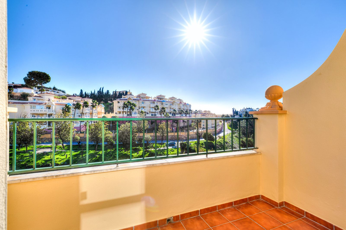 3 Bed Townhouse for sale in Los Pacos Costa Del Sol, Málaga, Spain