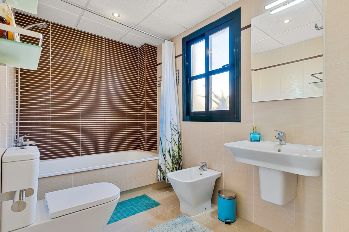 3 Bed Townhouse for sale in Los Pacos Costa Del Sol, Málaga, Spain