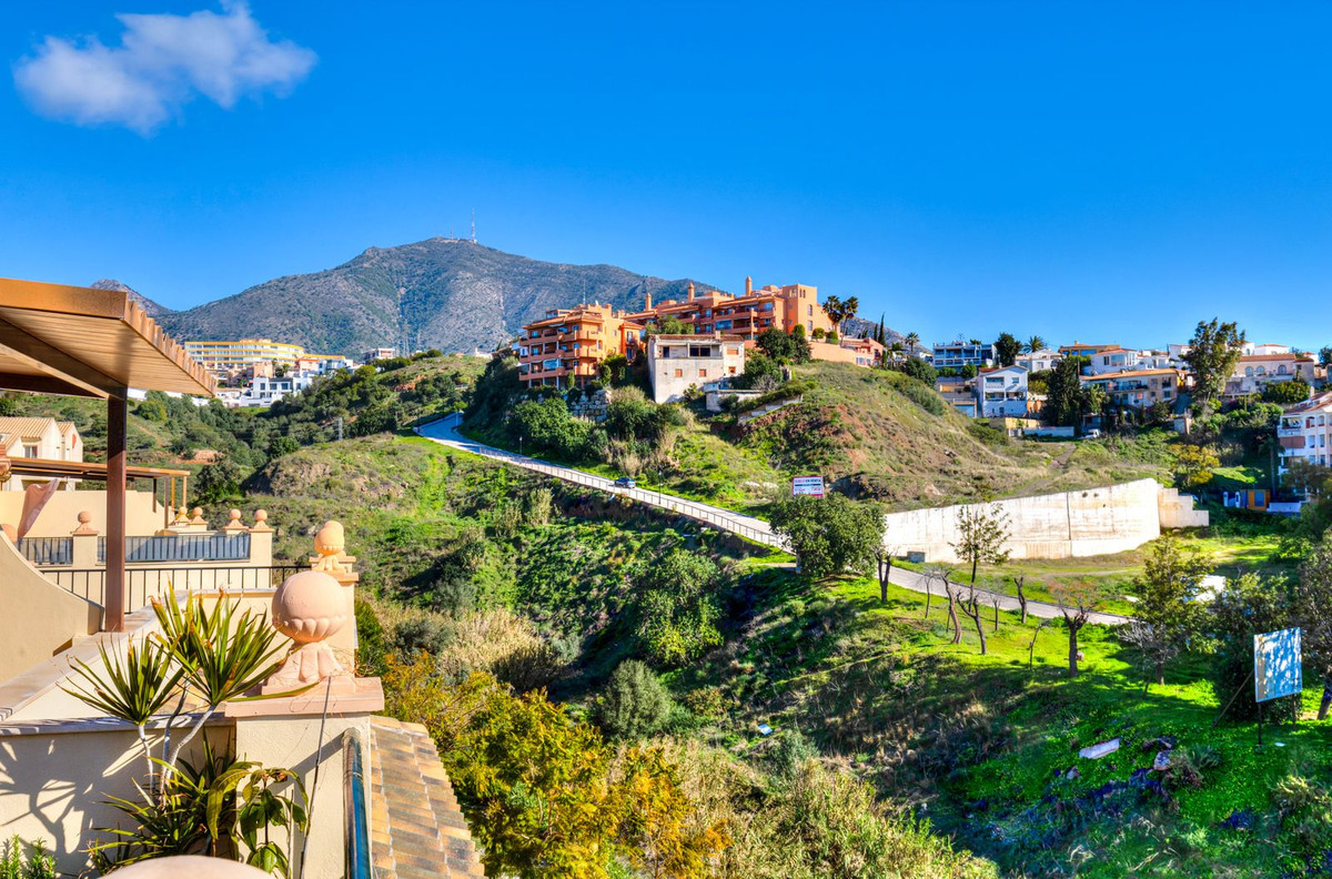 3 Bed Townhouse for sale in Los Pacos Costa Del Sol, Málaga, Spain
