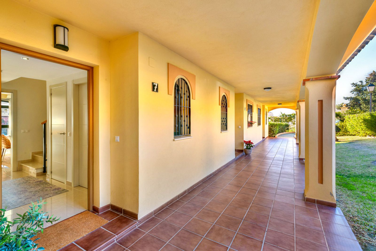 3 Bed Townhouse for sale in Los Pacos Costa Del Sol, Málaga, Spain