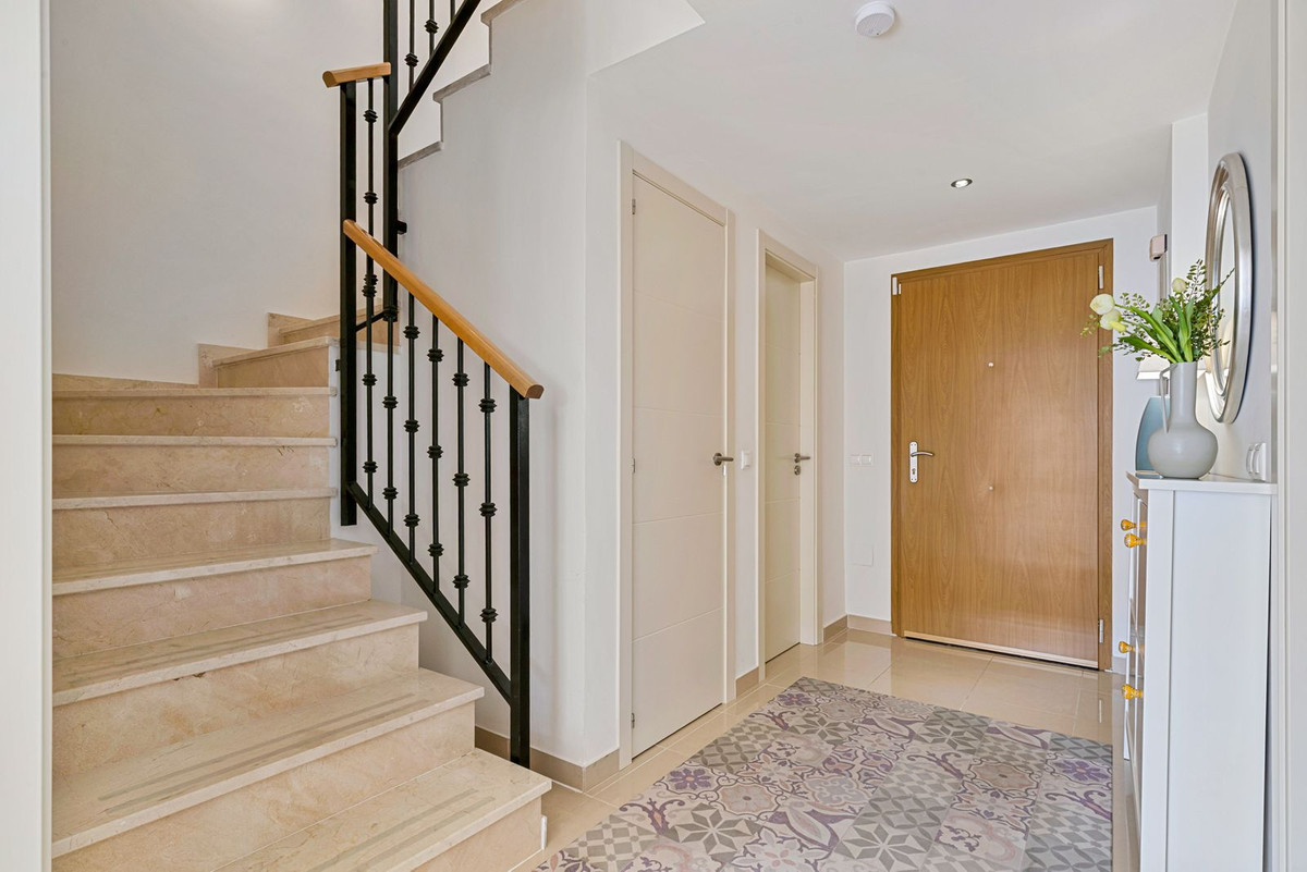 3 Bed Townhouse for sale in Los Pacos Costa Del Sol, Málaga, Spain