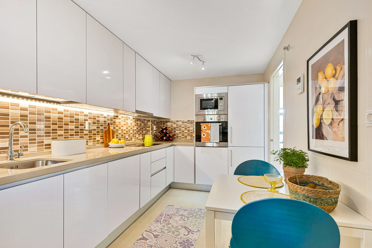 3 Bed Townhouse for sale in Los Pacos Costa Del Sol, Málaga, Spain