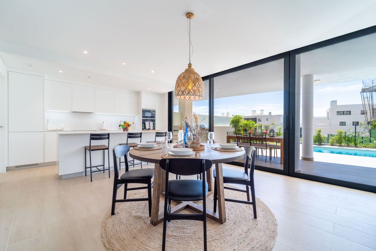3 Bed Apartment for sale in Fuengirola Costa Del Sol, Málaga, Spain