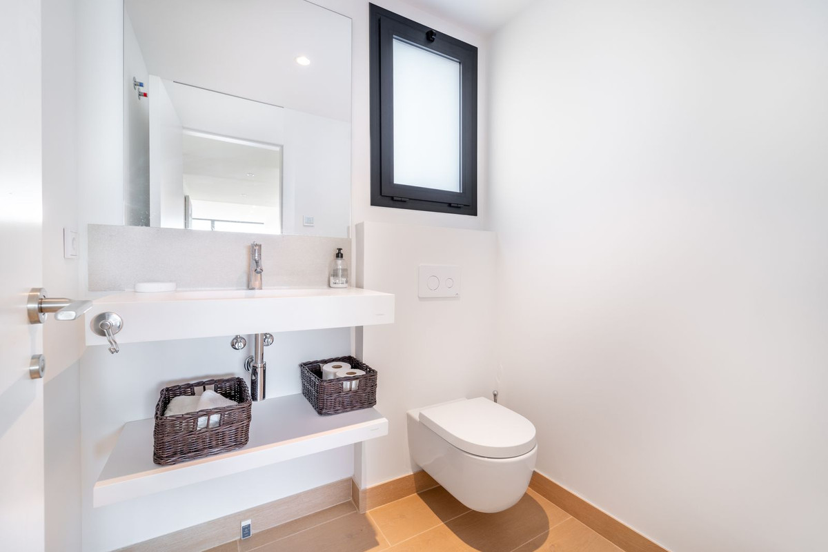 3 Bed Apartment for sale in Fuengirola Costa Del Sol, Málaga, Spain
