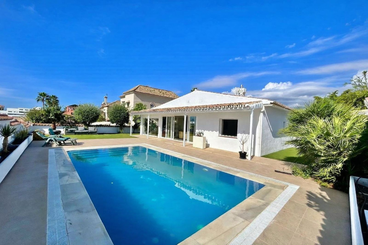 3 Bed Townhouse for sale in San Pedro De Alcántara Costa Del Sol, Málaga, Spain