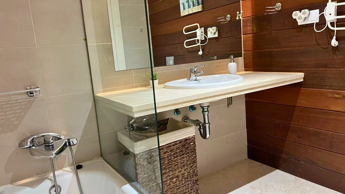 Se vende Apartamento Planta Media de 3 dormitorios en Costa Del Sol, Málaga, España