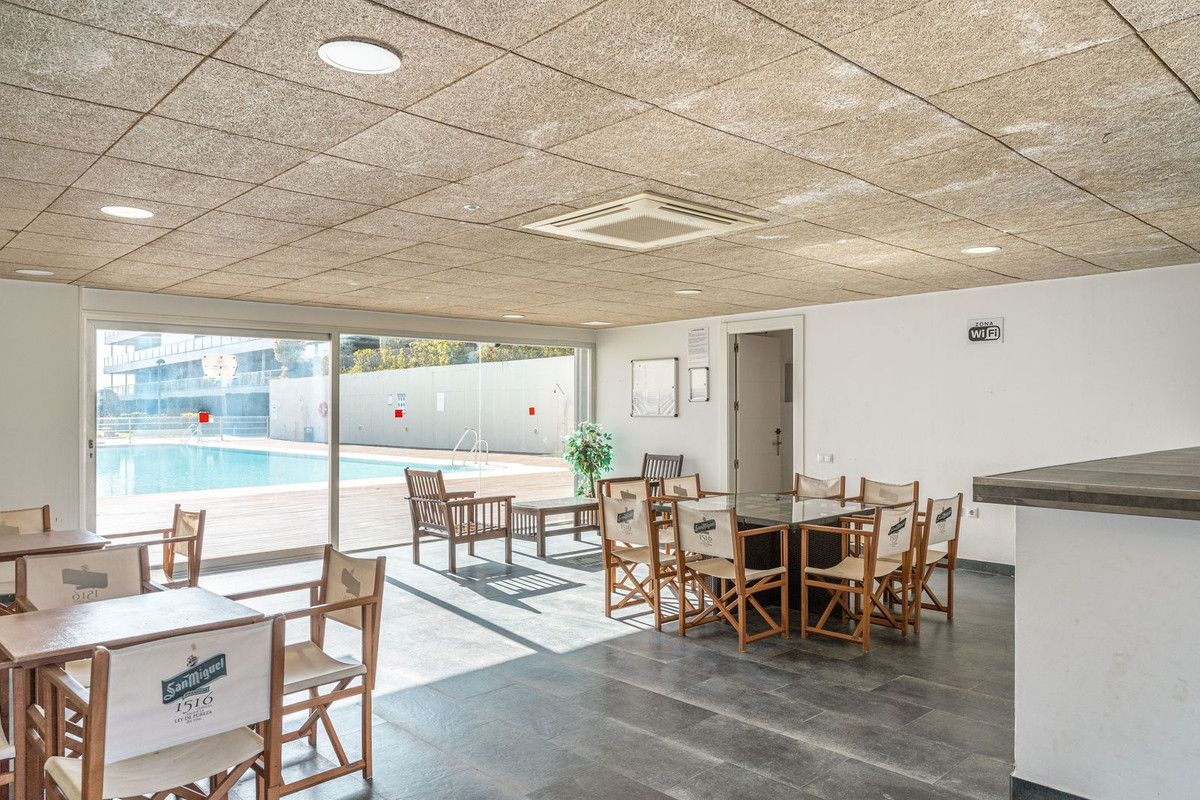 Se vende Apartamento Planta Media de 3 dormitorios en Costa Del Sol, Málaga, España