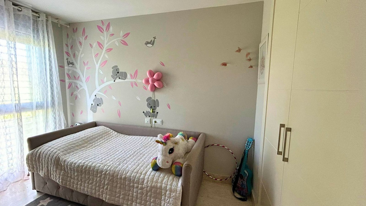 Se vende Apartamento Planta Media de 3 dormitorios en Costa Del Sol, Málaga, España