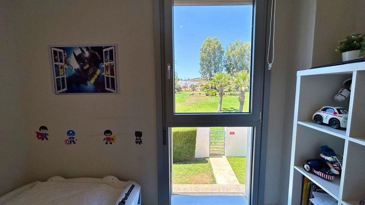 Se vende Apartamento Planta Media de 3 dormitorios en Costa Del Sol, Málaga, España