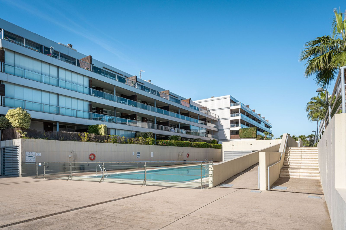 Se vende Apartamento Planta Media de 3 dormitorios en Costa Del Sol, Málaga, España