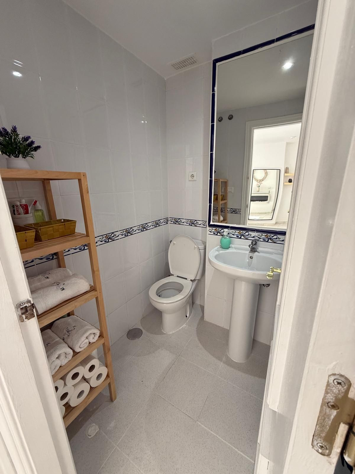 Se vende Apartamento Planta Media de 2 dormitorios en Costa Del Sol, Málaga, España
