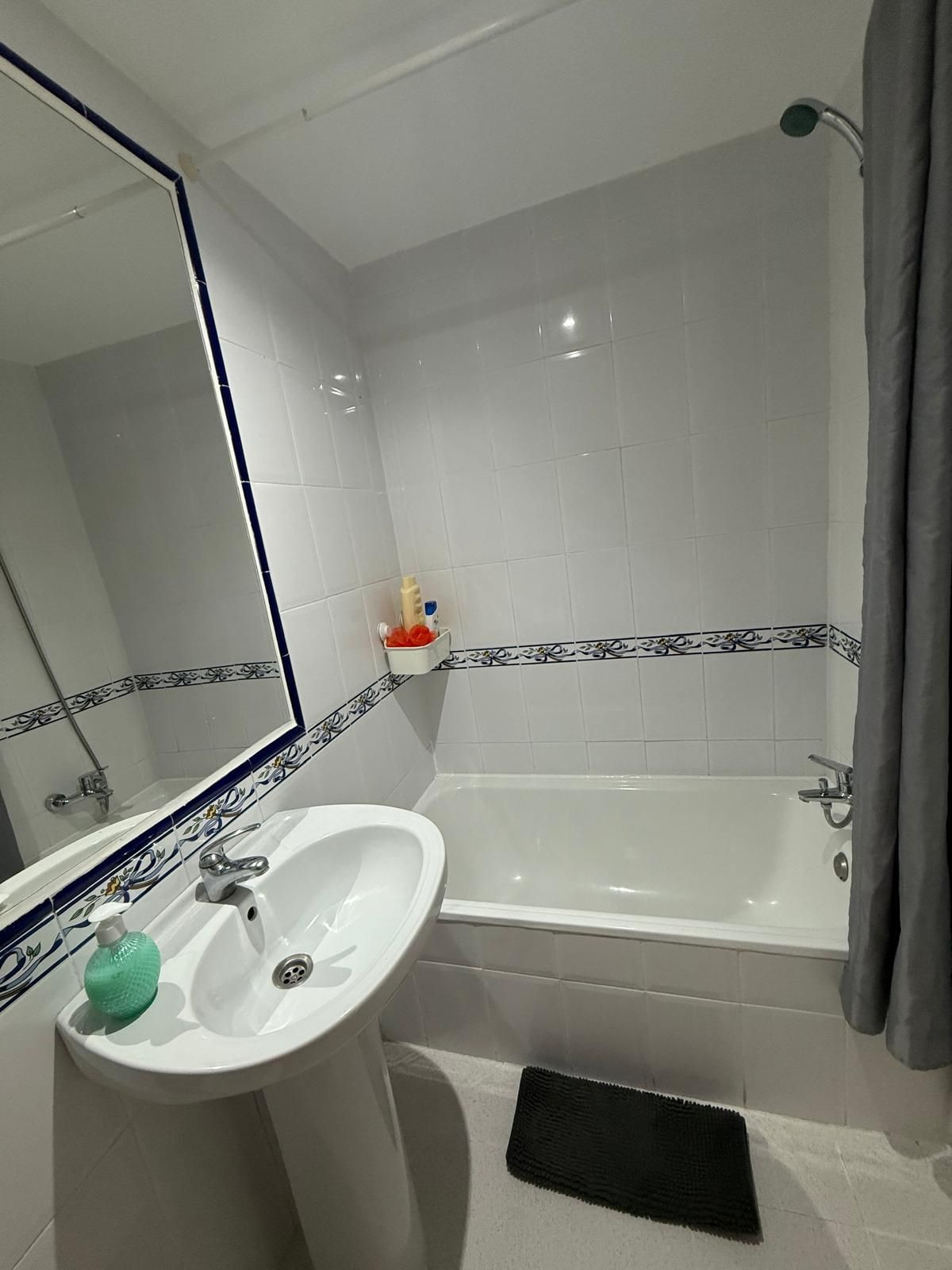 Se vende Apartamento Planta Media de 2 dormitorios en Costa Del Sol, Málaga, España