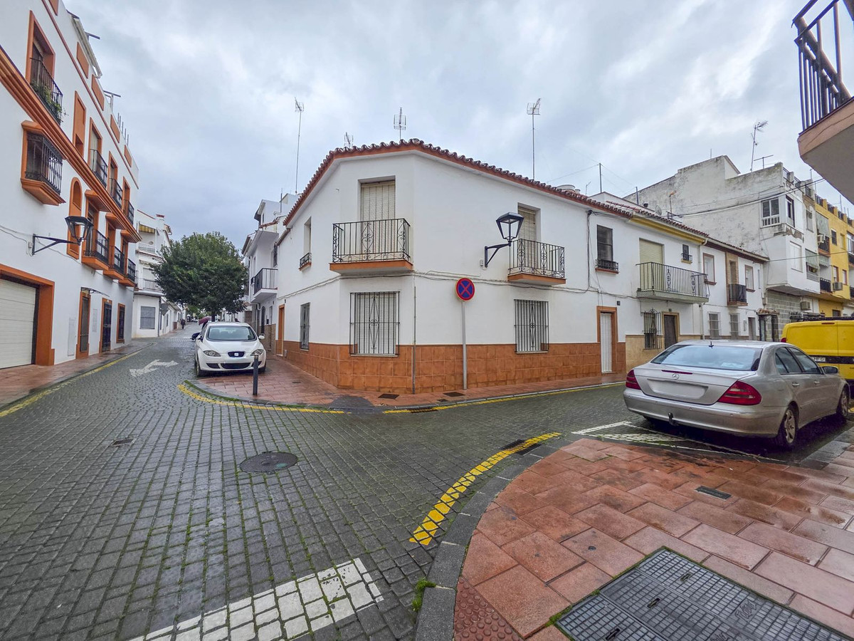 5 Bed Townhouse for sale in Estepona Costa Del Sol, Málaga, Spain