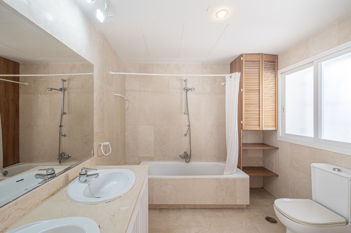 4 Bed Townhouse for sale in La Quinta Costa Del Sol, Málaga, Spain