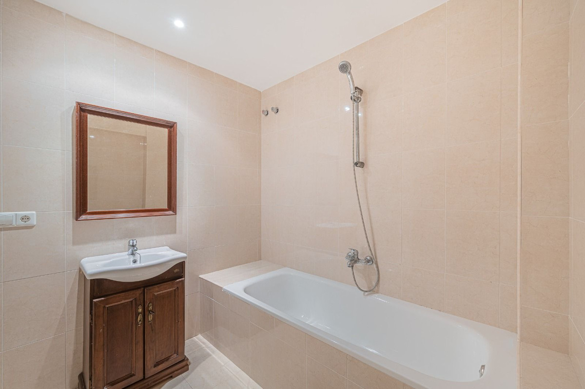 4 Bed Townhouse for sale in La Quinta Costa Del Sol, Málaga, Spain
