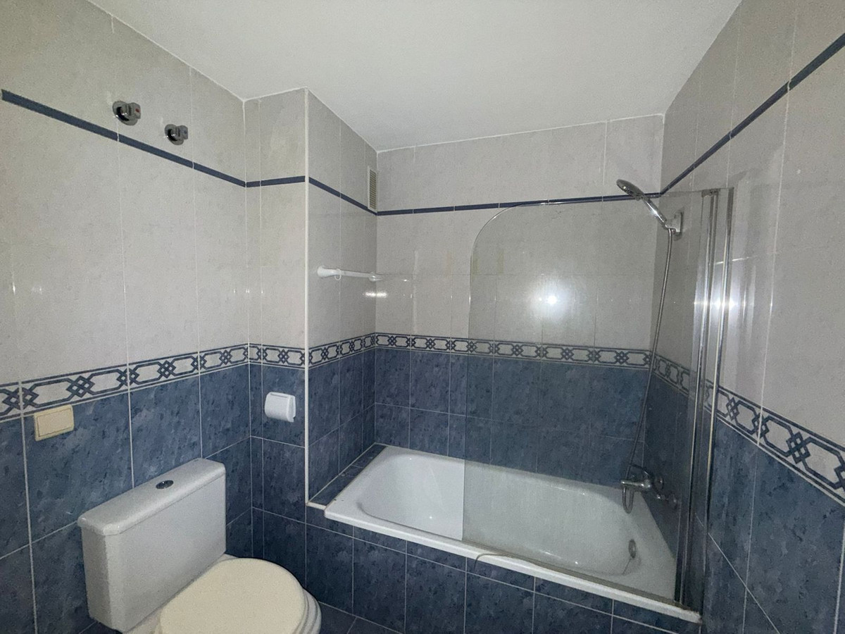 Se vende Apartamento Planta Media de 2 dormitorios en Costa Del Sol, Málaga, España