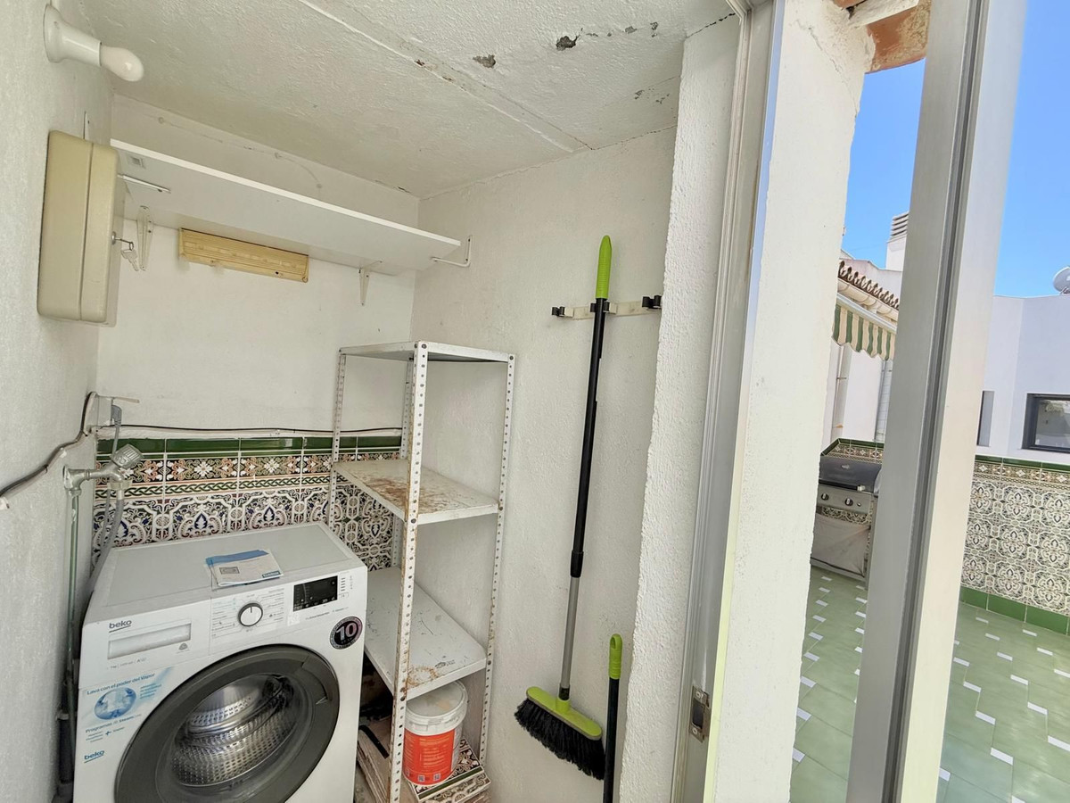 2 Bed Apartment for sale in Fuengirola Costa Del Sol, Málaga, Spain