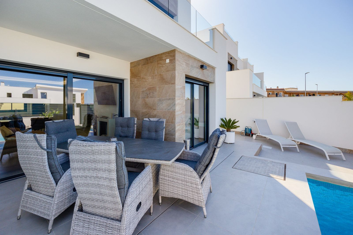 Se vende Pareada de 3 dormitorios en Costa Blanca, Alicante, España