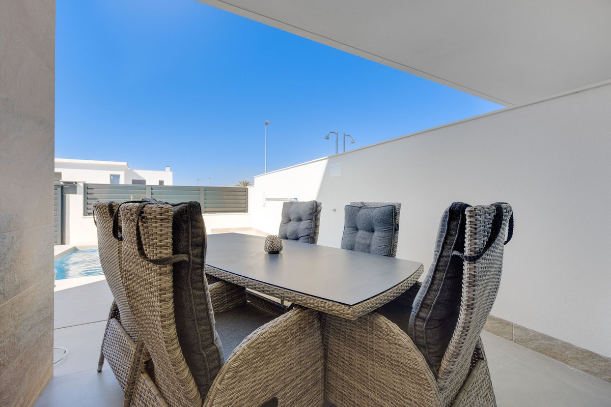 Se vende Pareada de 3 dormitorios en Costa Blanca, Alicante, España