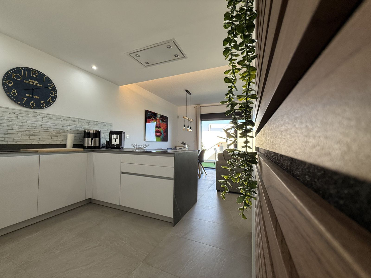 Se vende Apartamento en Planta Última de 2 dormitorios en Costa Blanca, Alicante, España
