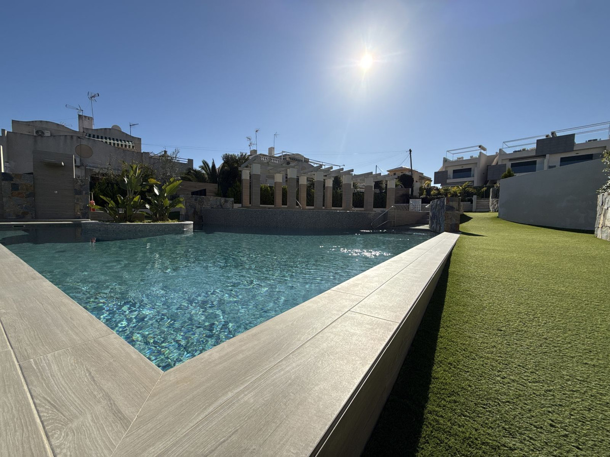 Se vende Apartamento en Planta Última de 2 dormitorios en Costa Blanca, Alicante, España