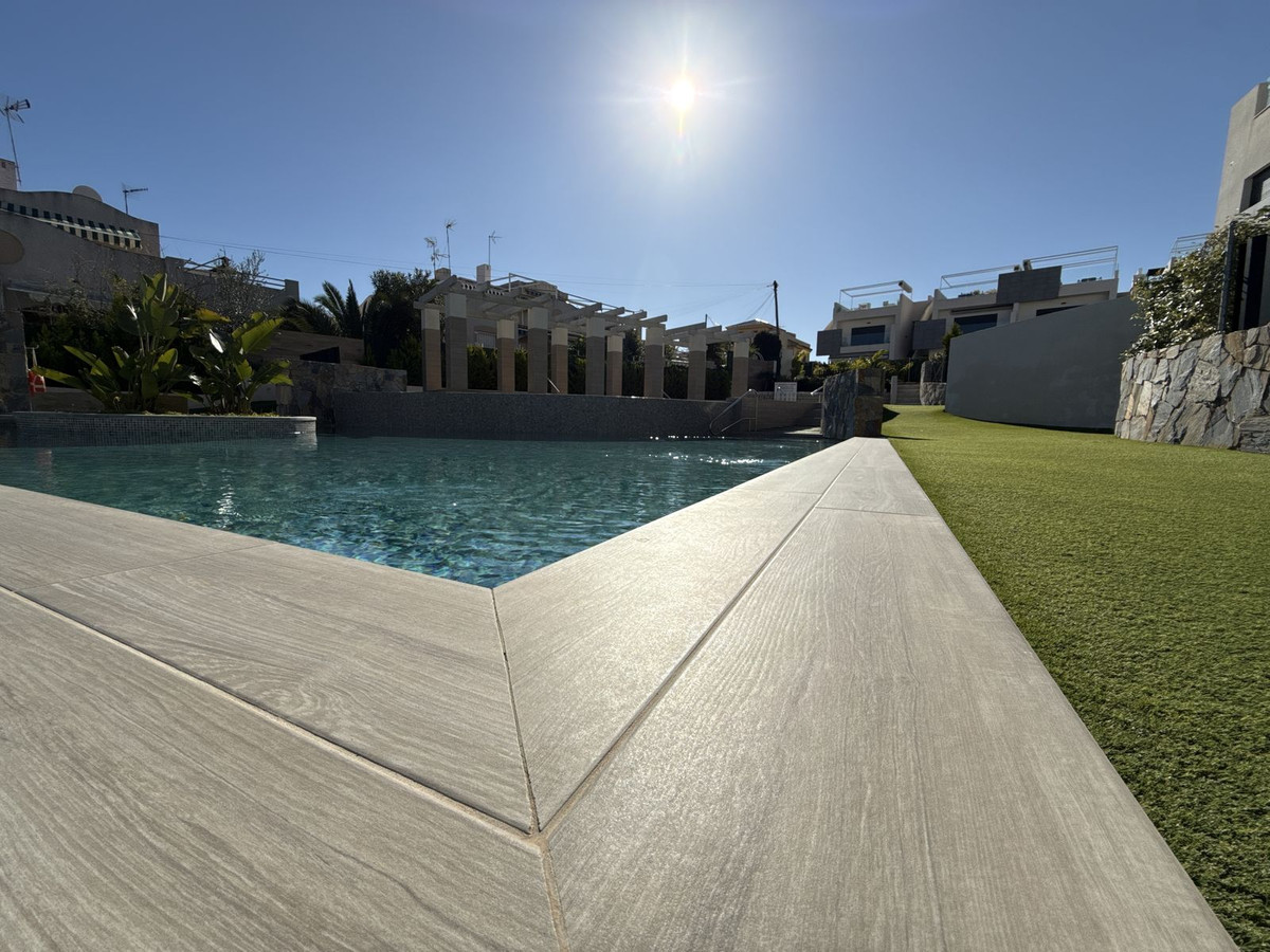 Se vende Apartamento en Planta Última de 2 dormitorios en Costa Blanca, Alicante, España