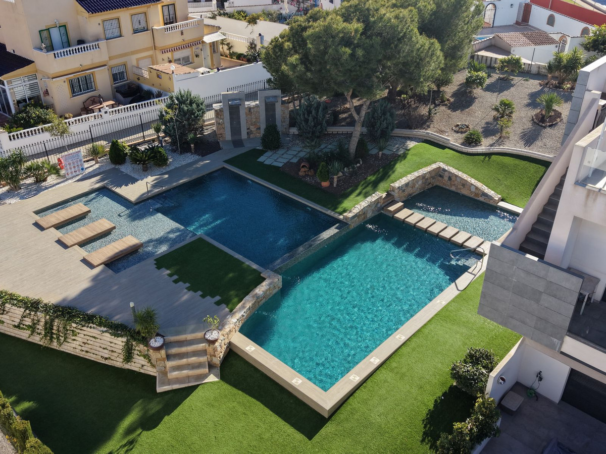 Se vende Apartamento en Planta Última de 2 dormitorios en Costa Blanca, Alicante, España
