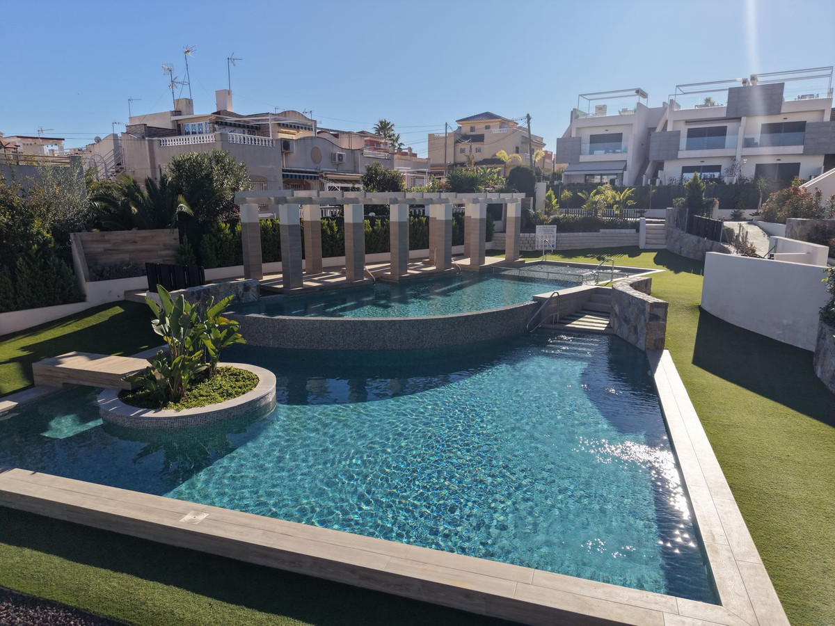 Se vende Apartamento en Planta Última de 2 dormitorios en Costa Blanca, Alicante, España