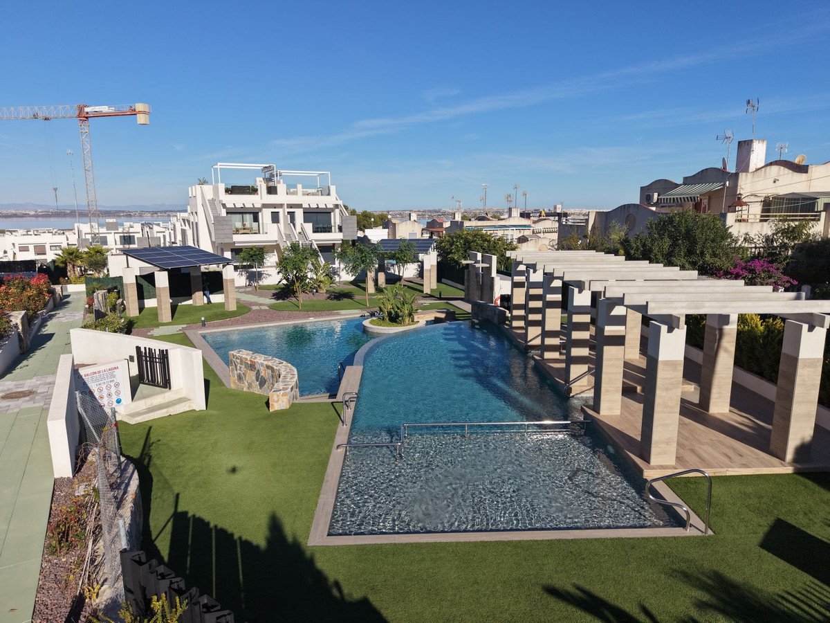 Se vende Apartamento en Planta Última de 2 dormitorios en Costa Blanca, Alicante, España