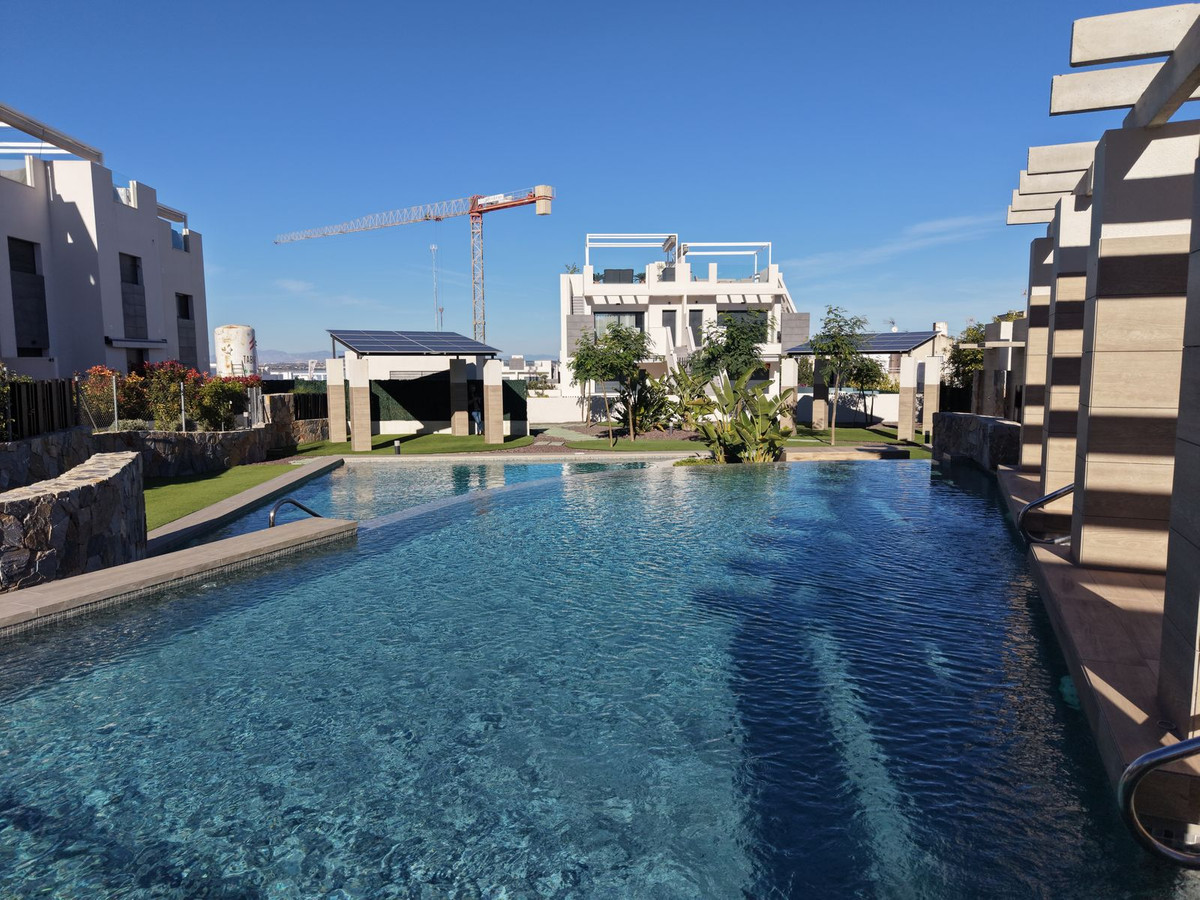 Se vende Apartamento en Planta Última de 2 dormitorios en Costa Blanca, Alicante, España