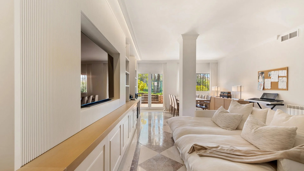 4 Bed Apartment for sale in The Golden Mile Costa Del Sol, Málaga, Spain