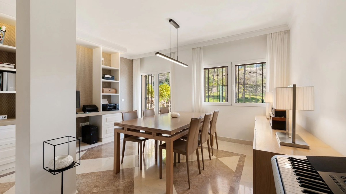4 Bed Apartment for sale in The Golden Mile Costa Del Sol, Málaga, Spain