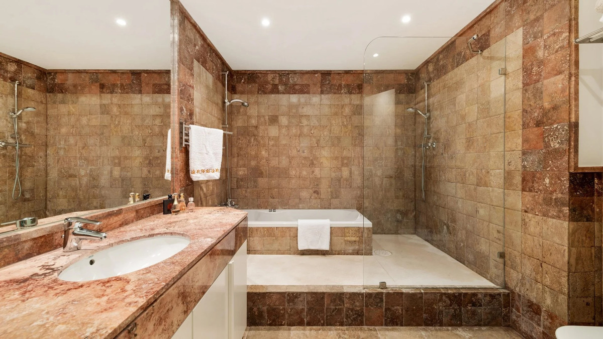 4 Bed Apartment for sale in The Golden Mile Costa Del Sol, Málaga, Spain