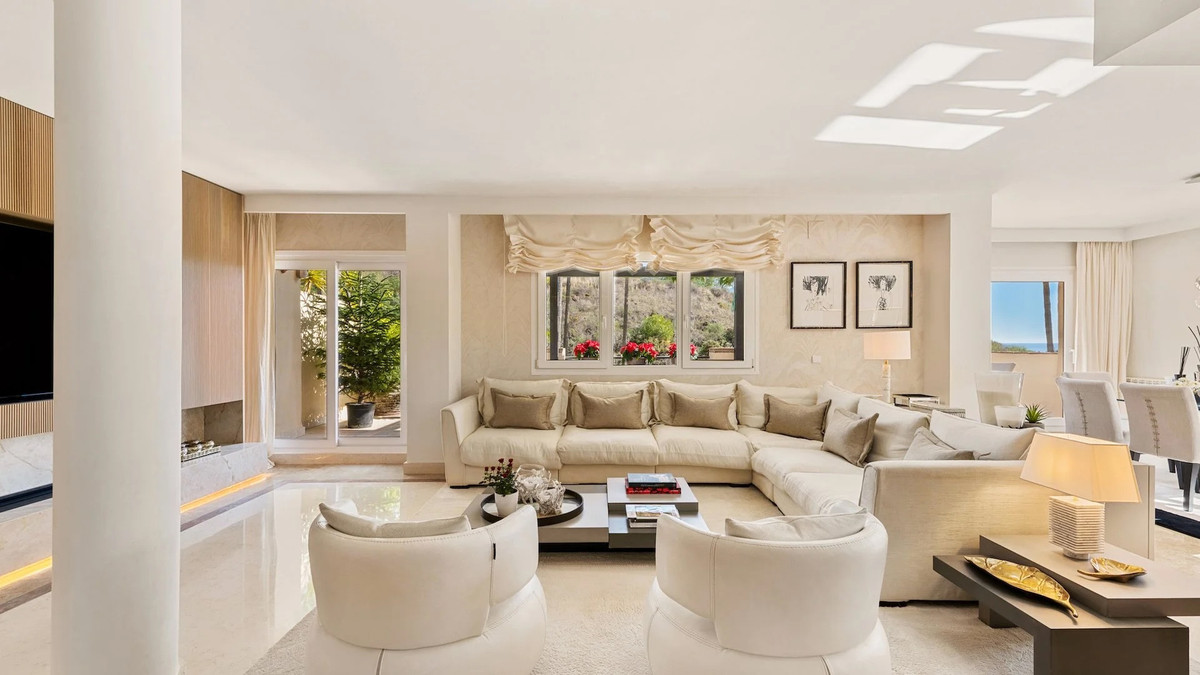 4 Bed Apartment for sale in The Golden Mile Costa Del Sol, Málaga, Spain