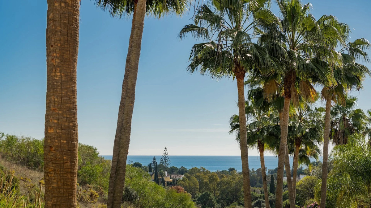 4 Bed Apartment for sale in The Golden Mile Costa Del Sol, Málaga, Spain
