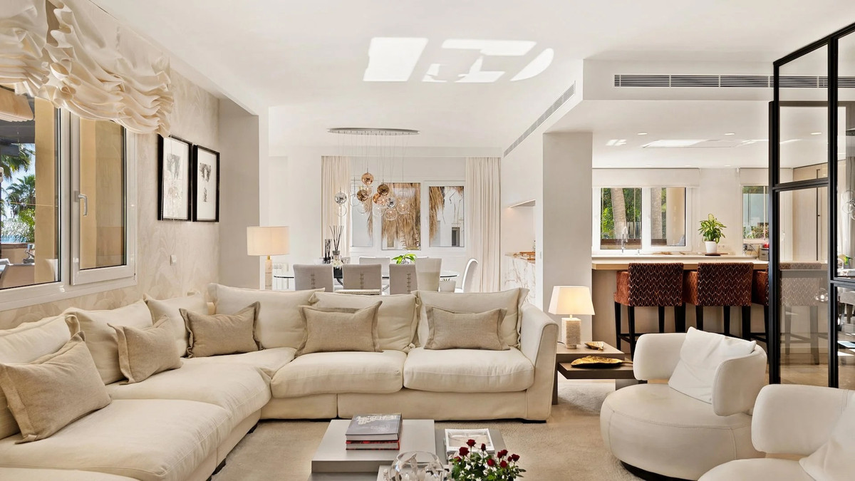 4 Bed Apartment for sale in The Golden Mile Costa Del Sol, Málaga, Spain