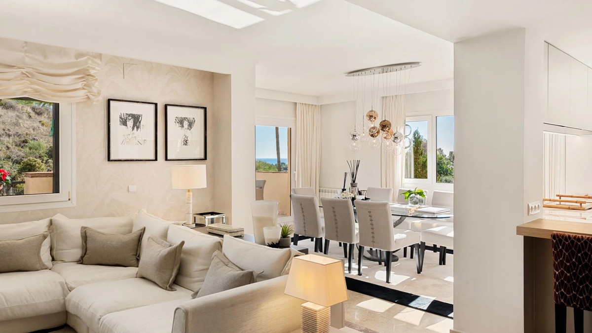 4 Bed Apartment for sale in The Golden Mile Costa Del Sol, Málaga, Spain