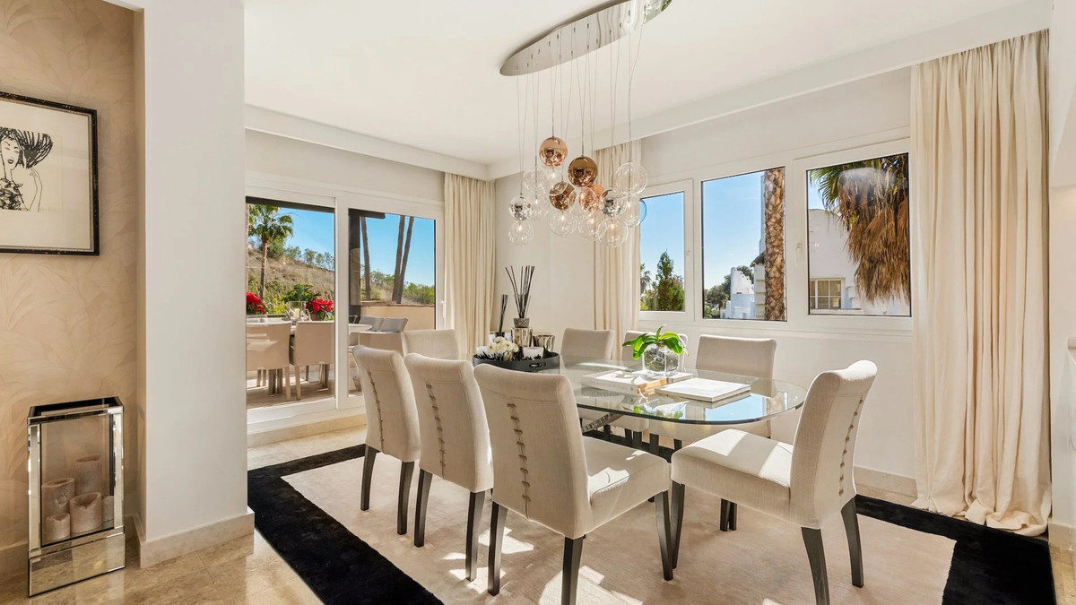 4 Bed Apartment for sale in The Golden Mile Costa Del Sol, Málaga, Spain