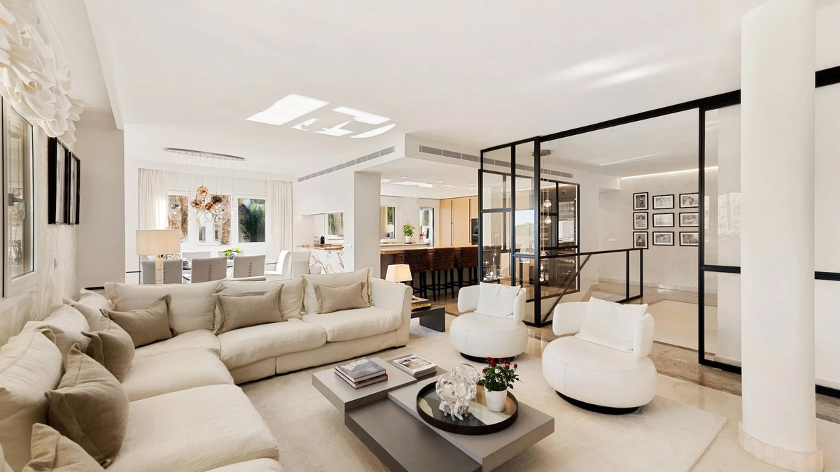 4 Bed Apartment for sale in The Golden Mile Costa Del Sol, Málaga, Spain