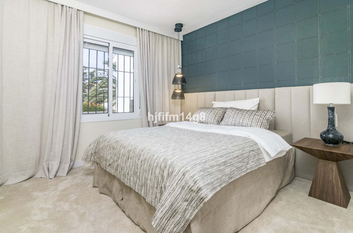 2 Bed Apartment for sale in Nueva Andalucía Costa Del Sol, Málaga, Spain