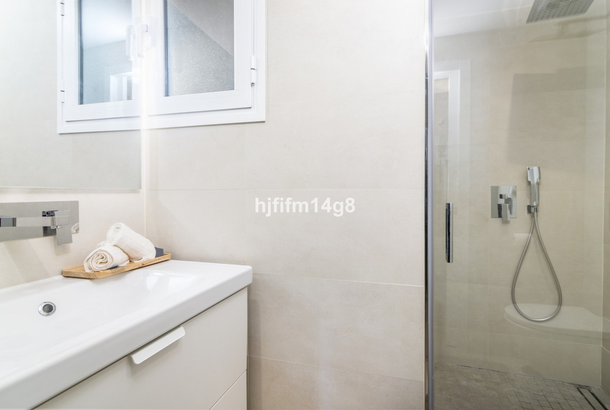 2 Bed Apartment for sale in Nueva Andalucía Costa Del Sol, Málaga, Spain