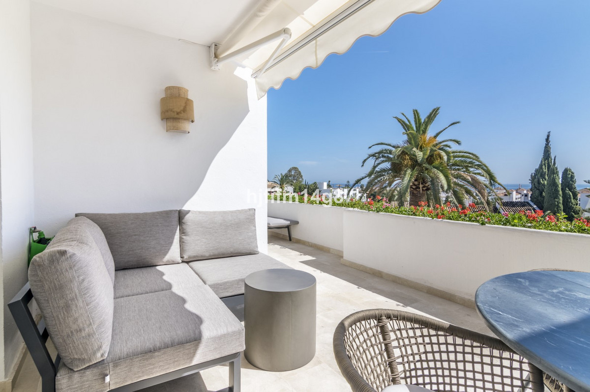 2 Bed Apartment for sale in Nueva Andalucía Costa Del Sol, Málaga, Spain