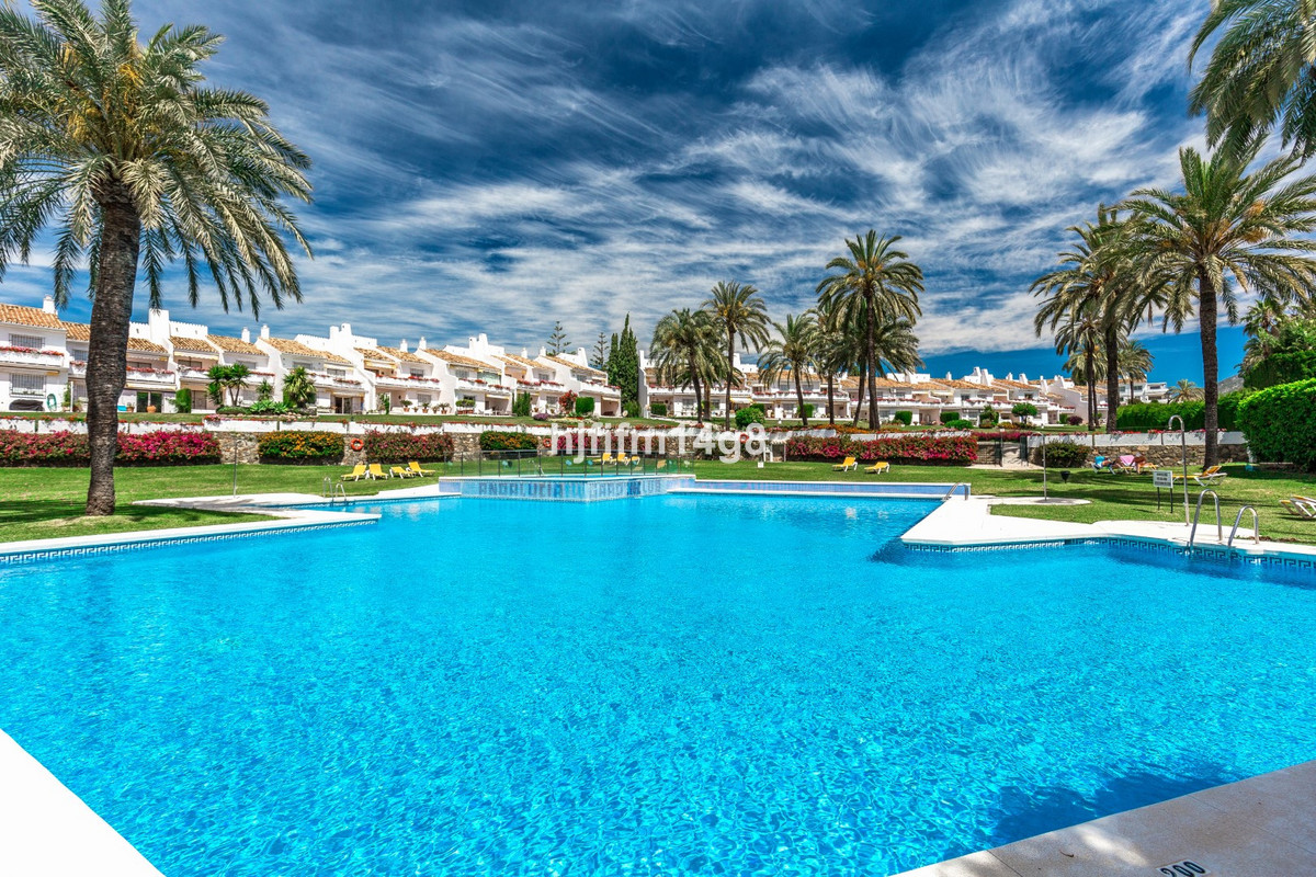 2 Bed Apartment for sale in Nueva Andalucía Costa Del Sol, Málaga, Spain