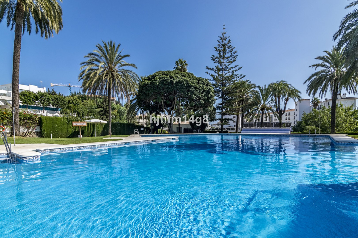 2 Bed Apartment for sale in Nueva Andalucía Costa Del Sol, Málaga, Spain
