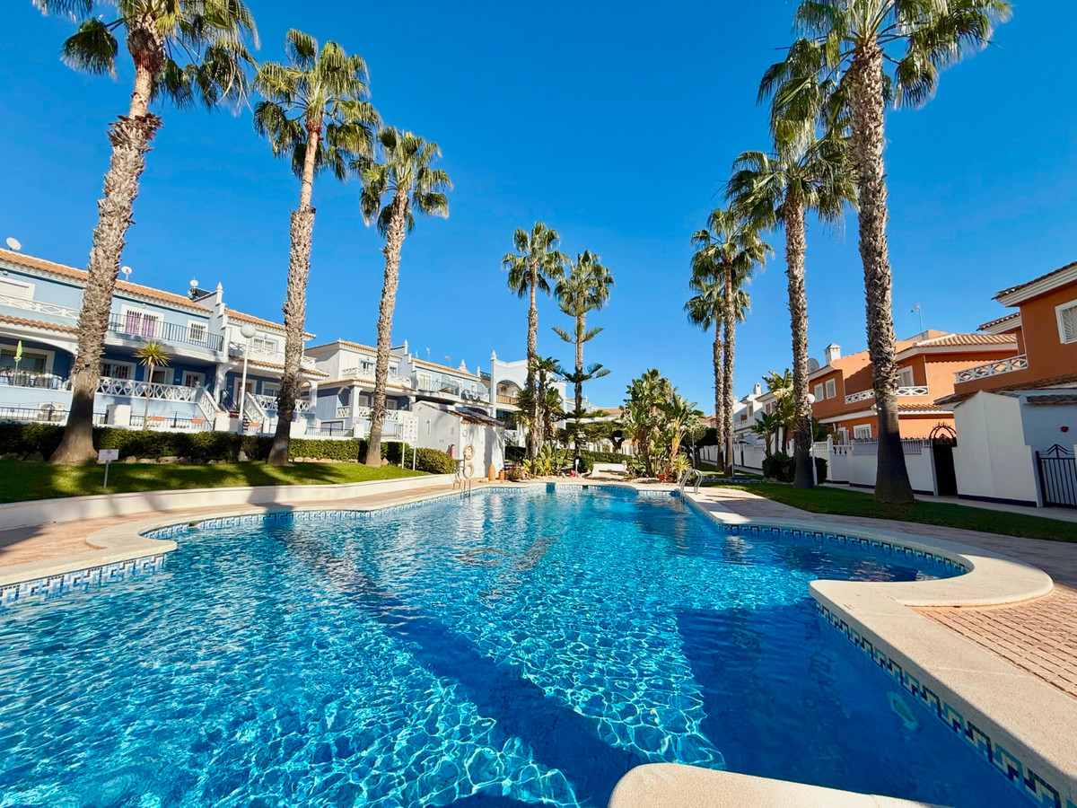 Se vende Pareada de 3 dormitorios en Costa Blanca, Alicante, España